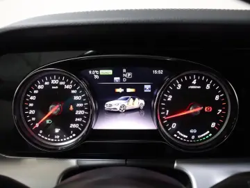 MERCEDES-BENZ E 200 LED NAVI CAM AIRCAP AMG-Line