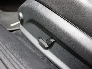 MERCEDES-BENZ E 200 LED NAVI CAM AIRCAP AMG-Line