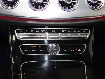 MERCEDES-BENZ E 200 LED NAVI CAM AIRCAP AMG-Line