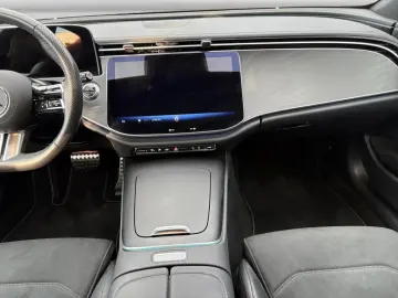 MERCEDES-BENZ E 300e AMG AMBIENTE NAVI SHZ DIGILI 360  DISTR