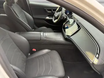 MERCEDES-BENZ E 300e AMG AMBIENTE NAVI SHZ DIGILI 360  DISTR