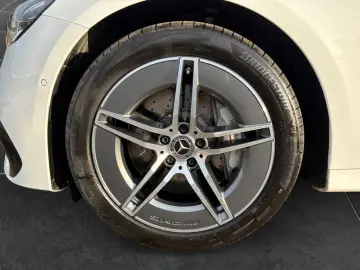 MERCEDES-BENZ E 300e AMG AMBIENTE NAVI SHZ DIGILI 360  DISTR