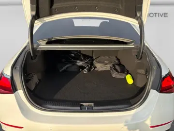 MERCEDES-BENZ E 300e AMG AMBIENTE NAVI SHZ DIGILI 360  DISTR