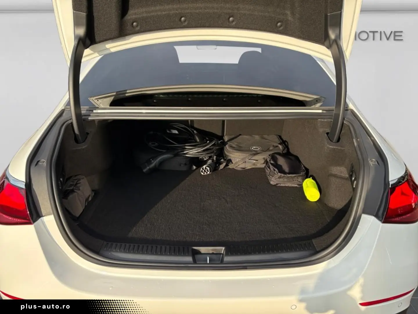 MERCEDES-BENZ E 300e AMG AMBIENTE NAVI SHZ DIGILI 360  DISTR