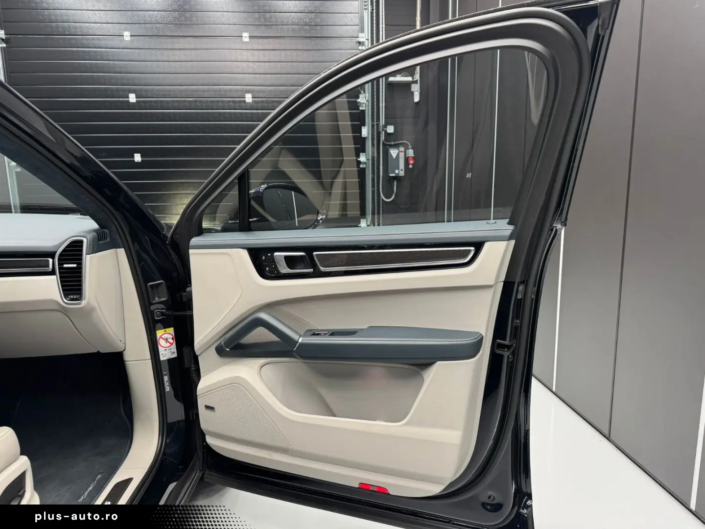 PORSCHE Cayenne Coupe GTS PDLS  CARBON CHRONO DESIGN