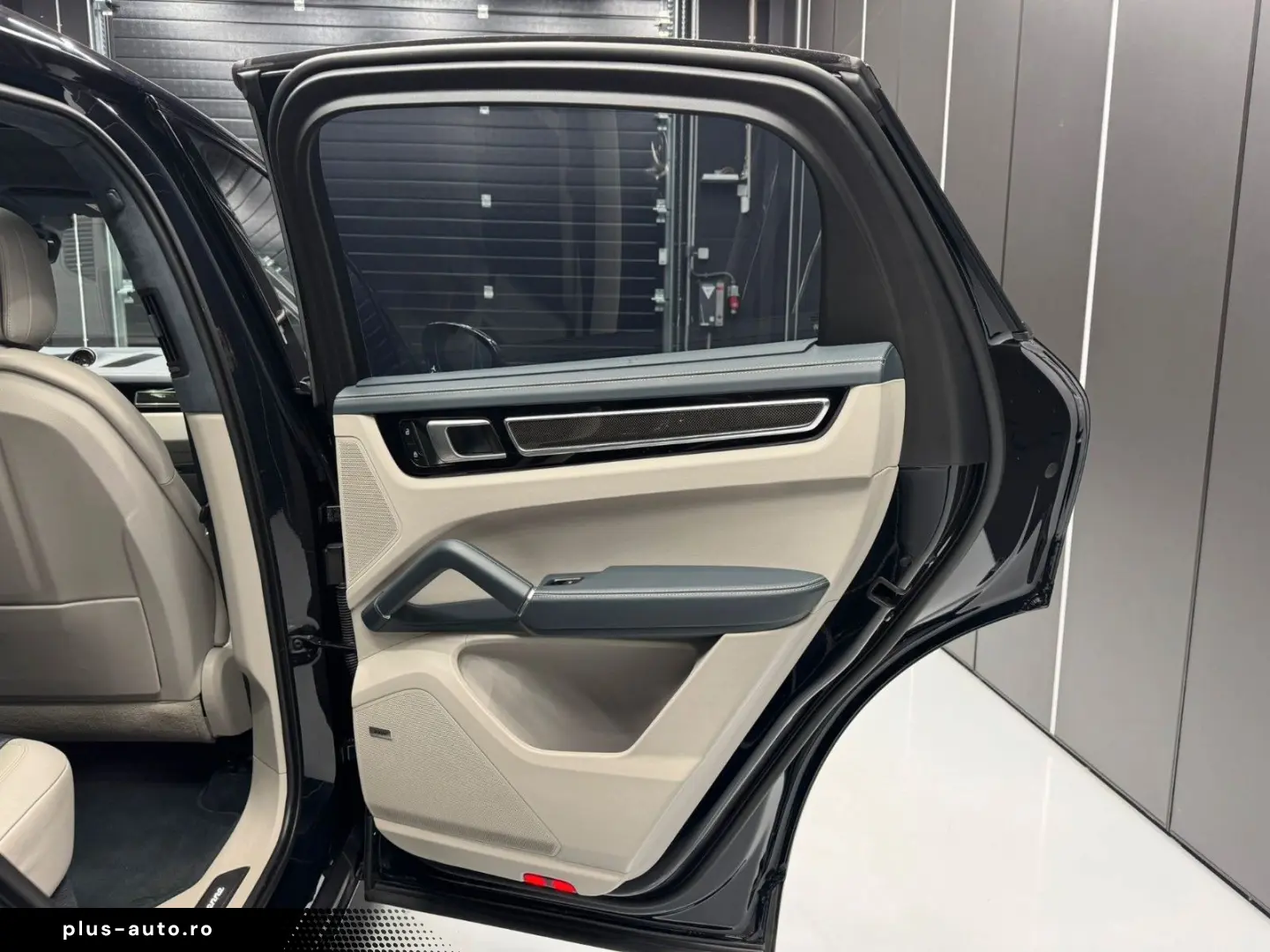 PORSCHE Cayenne Coupe GTS PDLS  CARBON CHRONO DESIGN