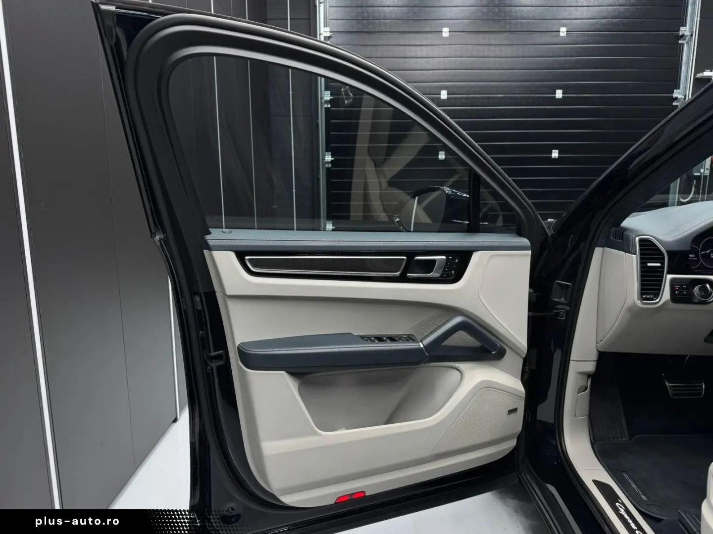 PORSCHE Cayenne Coupe GTS PDLS  CARBON CHRONO DESIGN