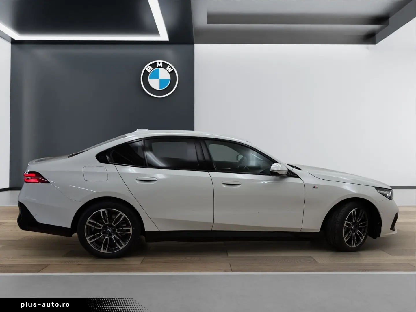 BMW 550e xDrive Limousine [M Sport  B&W Sound  AHK]