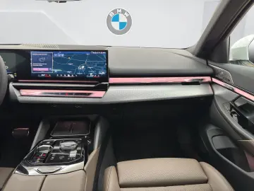 BMW 550e xDrive Limousine [M Sport  B&W Sound  AHK]