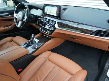 BMW 530d xDrive M Sport SCHIEBEDACH LASER HUD KEY