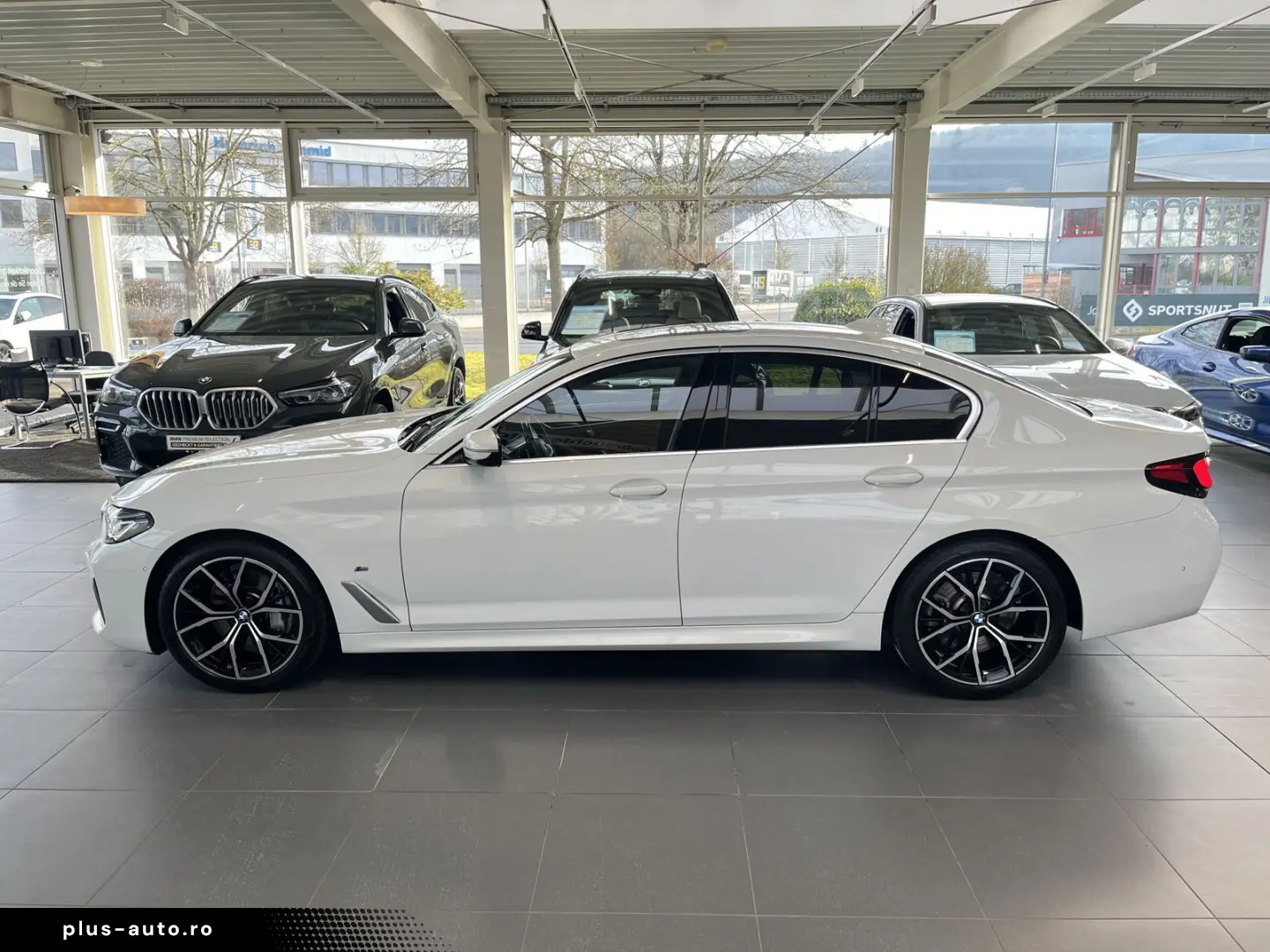 BMW 530d xDrive Limousine M Sportpaket AHK DrivingAs