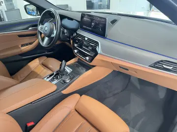 BMW 530d xDrive Limousine M Sportpaket AHK DrivingAs