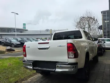 Toyota Hilux Double Cab 2.4 D-4D 4x4 COMFORT