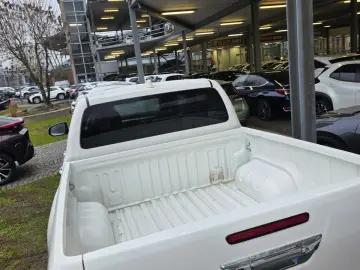 Toyota Hilux Double Cab 2.4 D-4D 4x4 COMFORT