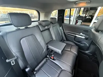 MERCEDES-BENZ GLB 200d 4Matic NIGHT LEDER NAVI PANO AHK