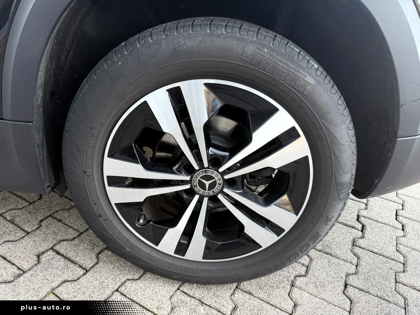 MERCEDES-BENZ GLB 200d 4Matic NIGHT LEDER NAVI PANO AHK