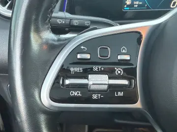 MERCEDES-BENZ GLB 200d 4Matic NIGHT LEDER NAVI PANO AHK