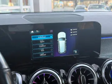 MERCEDES-BENZ GLB 200d 4Matic NIGHT LEDER NAVI PANO AHK