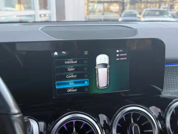 MERCEDES-BENZ GLB 200d 4Matic NIGHT LEDER NAVI PANO AHK