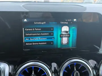 MERCEDES-BENZ GLB 200d 4Matic NIGHT LEDER NAVI PANO AHK