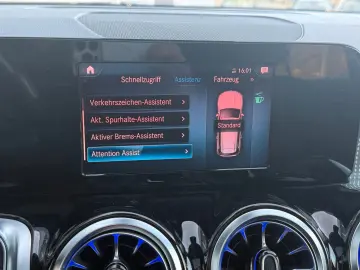 MERCEDES-BENZ GLB 200d 4Matic NIGHT LEDER NAVI PANO AHK