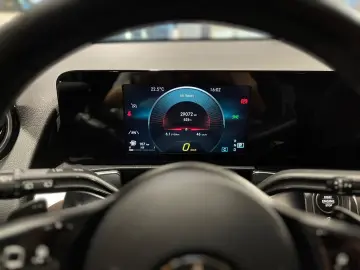 MERCEDES-BENZ GLB 200 d 4Matic Style Navi SHZ Kam. KeyLes