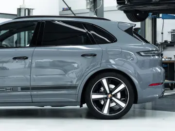 PORSCHE Cayenne E-Hybrid PDCC Bose HuD Matrix