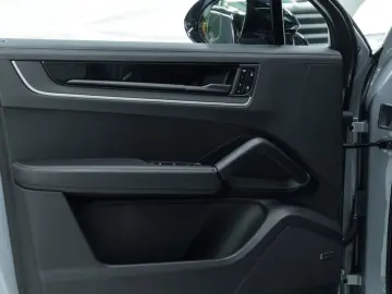 PORSCHE Cayenne E-Hybrid PDCC Bose HuD Matrix