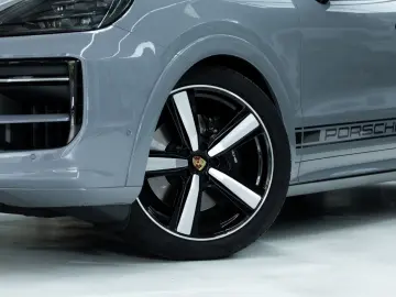 PORSCHE Cayenne E-Hybrid PDCC Bose HuD Matrix