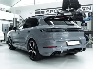 PORSCHE Cayenne E-Hybrid PDCC Bose HuD Matrix