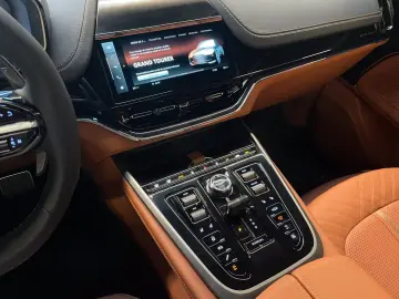 Aston Martin DBX 707 NEW INFOTAINMENT