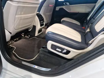 BMW X7 xDrive30d M Sport 7-Sitzer Pano Head Up