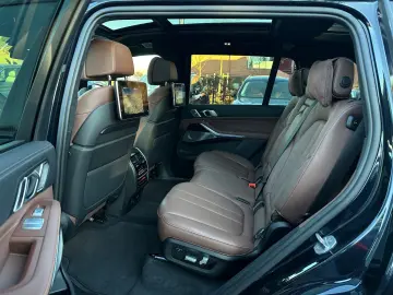 BMW X7 xDrive40i M-Sportpaket Panor. Fond-TV B&W 22