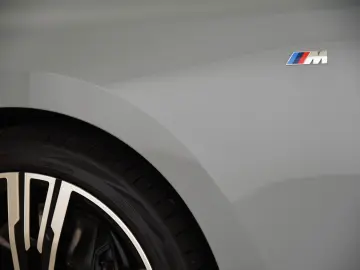 BMW 740d xDrive M Sport Pro ACC LED Pano HUD B&W