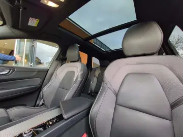 VOLVO XC60 Ultimate Dark AWD HUD AD Leder Digitales Co