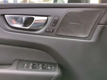 VOLVO XC60 Ultimate Dark AWD HUD AD Leder Digitales Co