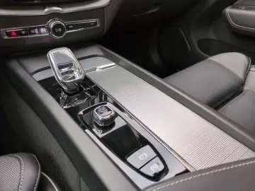 VOLVO XC60 Ultimate Dark AWD HUD AD Leder Digitales Co