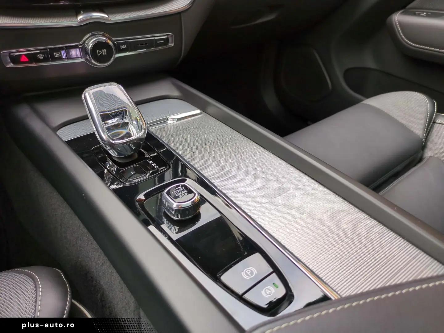 VOLVO XC60 Ultimate Dark AWD HUD AD Leder Digitales Co