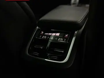 VOLVO XC60 B4 D AWD Ultimate Bright PANO AHK B&W LUFT