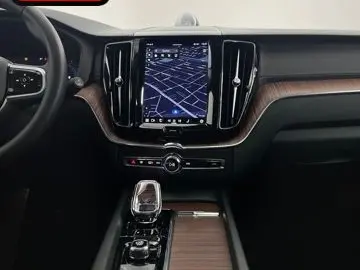 VOLVO XC60 B4 D AWD Ultimate Bright PANO AHK B&W LUFT