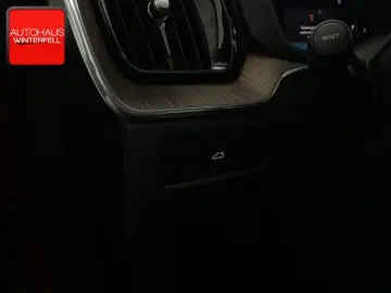 VOLVO XC60 B4 D AWD Ultimate Bright PANO AHK B&W LUFT