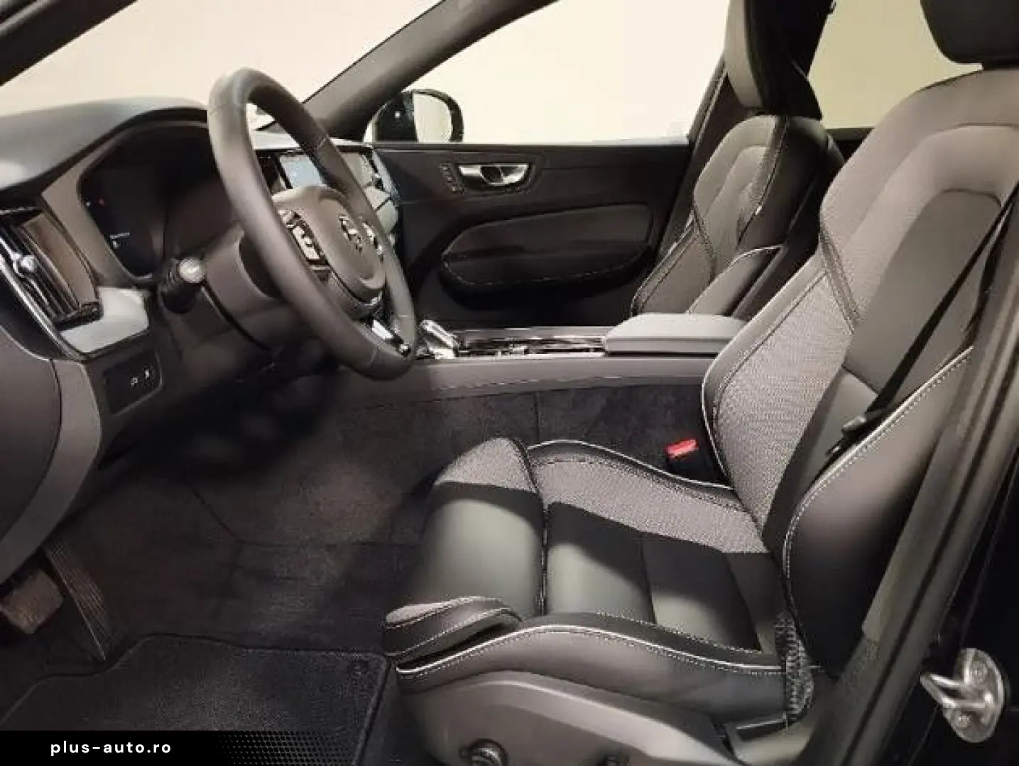 VOLVO XC60 Plus Black Edition Plug-In Hybrid