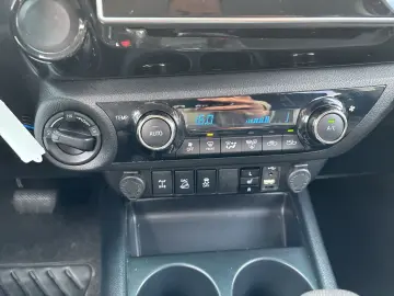 TOYOTA Hilux Double Cab Comfort 4x4 2.4 D-4D EU6d Sperr