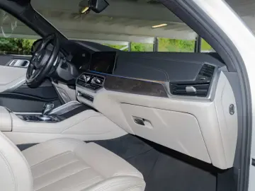 BMW X6 xDrive 30d M-Sport PANO AHK HUD