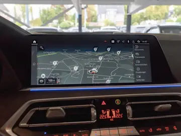 BMW X6 xDrive 30d M-Sport PANO AHK HUD