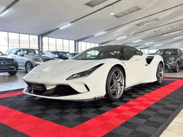 FERRARI F8 Carbon Paket JBL Lift