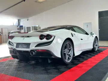 FERRARI F8 Carbon Paket JBL Lift