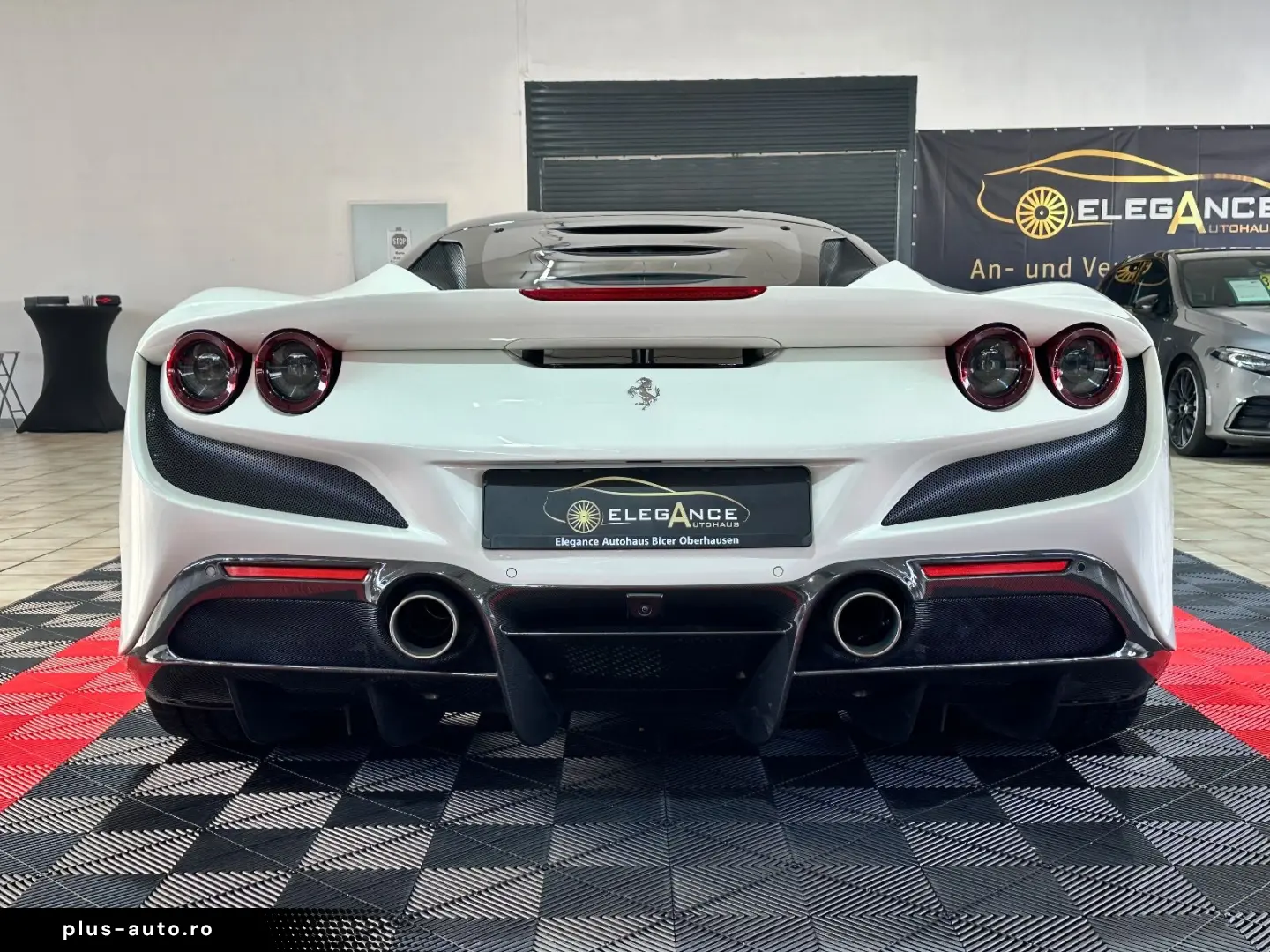 FERRARI F8 Carbon Paket JBL Lift