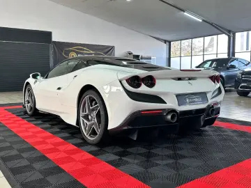 FERRARI F8 Carbon Paket JBL Lift