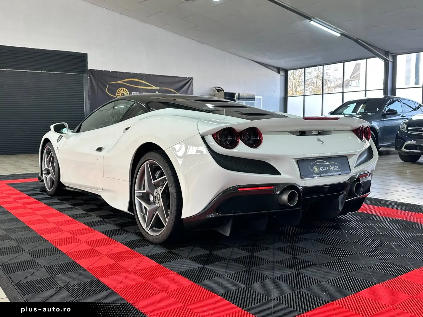 FERRARI F8 Carbon Paket JBL Lift